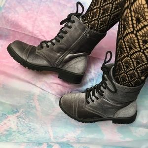 SZ 8 DREAMY VELVET MADDEN GIRL BOOTS